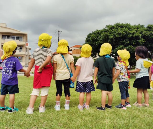 秋を探しに公園へ行ってきたよ😊トンボの大群に大喜びの子どもたちでした～！久しぶりのお散歩楽しかったね♡