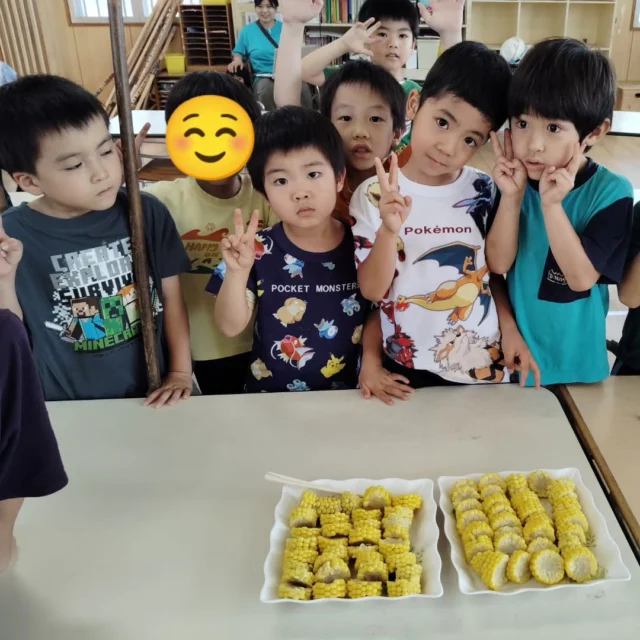 みやび菜園で収穫したとうもろこし🌽
そら組さんとたいよう組さんで美味しく頂きました！！
畑のボランティアの洲鎌さん、ありがとうございましたー！！
#みやび認定こども園 
#食育
#とうもろこし
#収穫
#おいしい