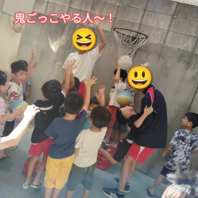 今日は、安岡中２年生３３名が、みやび認定こども園にボランティアに来てくれました♪
子どもたちは大喜び！！楽しかったです(≧∀≦)
ありがとうございました！！
#みやび認定こども園 
#ボランティア
#中学生
#安岡中学校
#かわいい